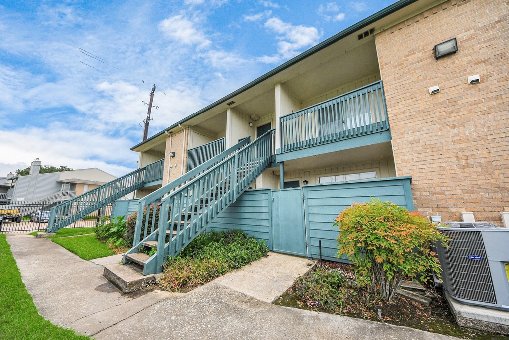 250 El Dorado Boulevard - Photo 0
