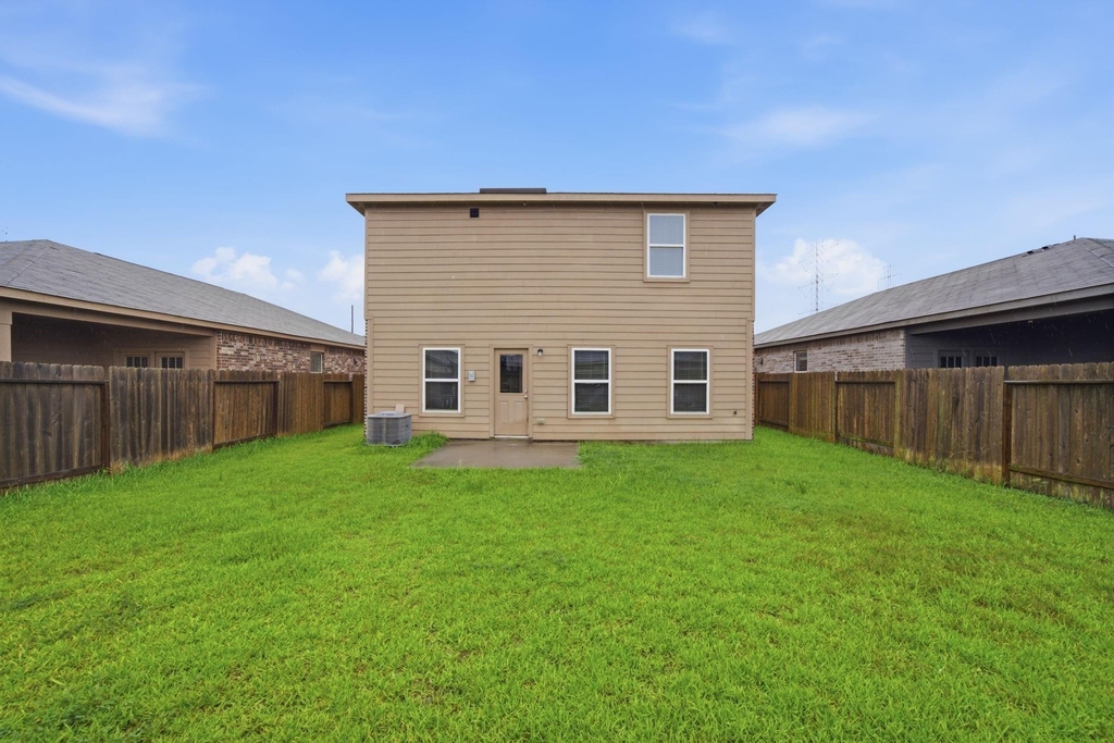 15311 Crescent Brookfield Drive - Photo 14