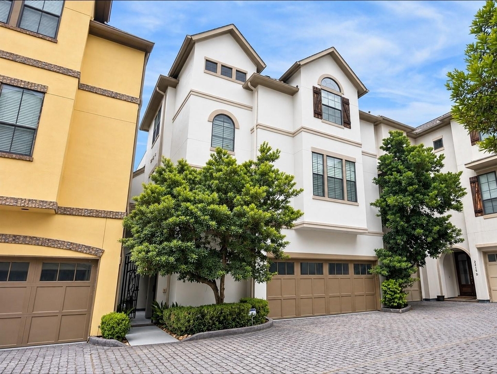2215 Nantucket Drive - Photo 0
