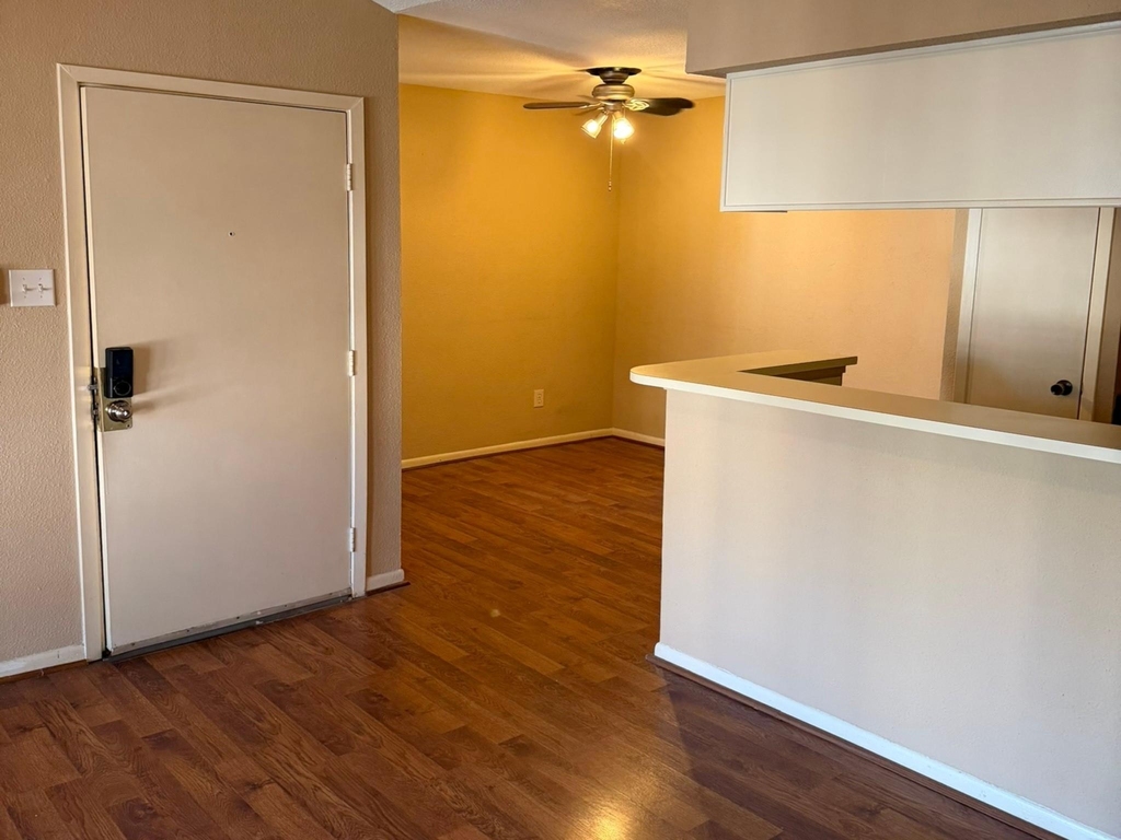 9000 Bissonnet Street - Photo 2