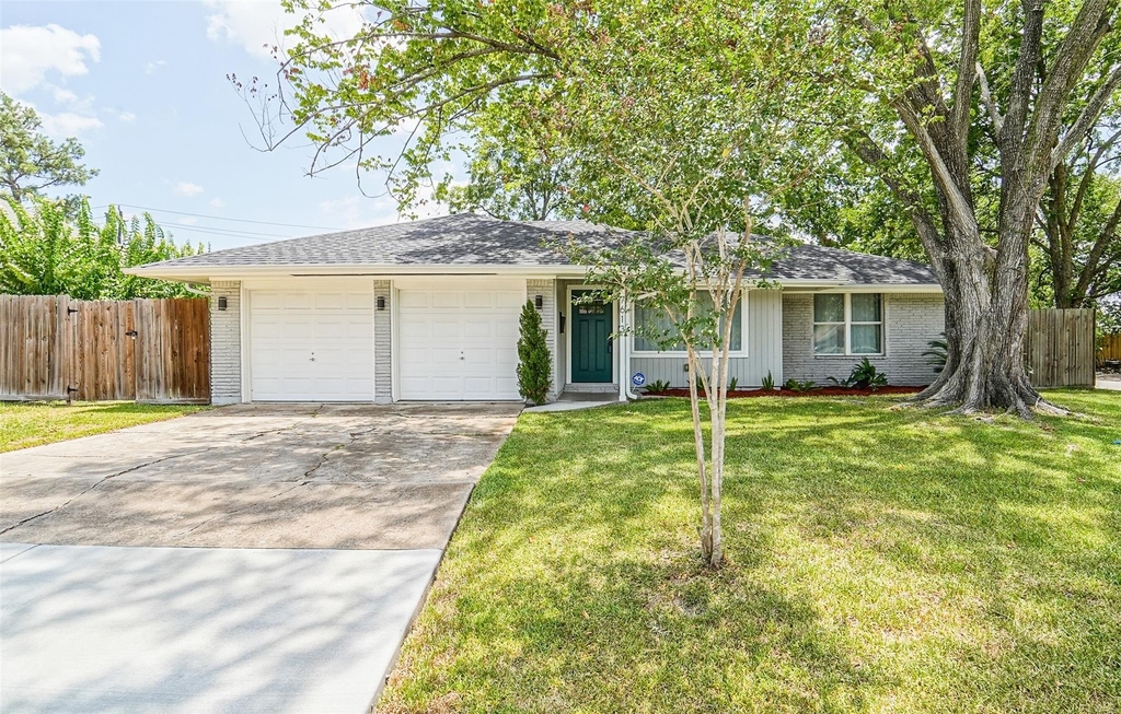 7613 Albacore Drive - Photo 0