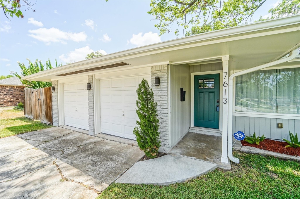 7613 Albacore Drive - Photo 2