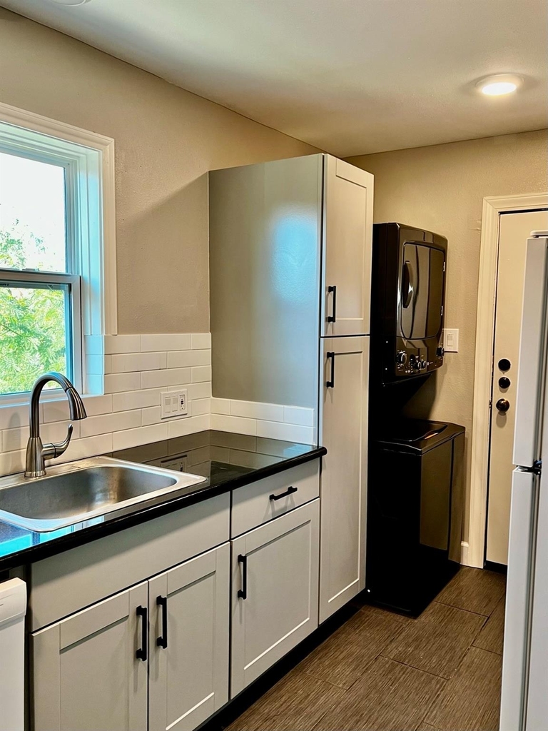 2411 Truxillo Street - Photo 1