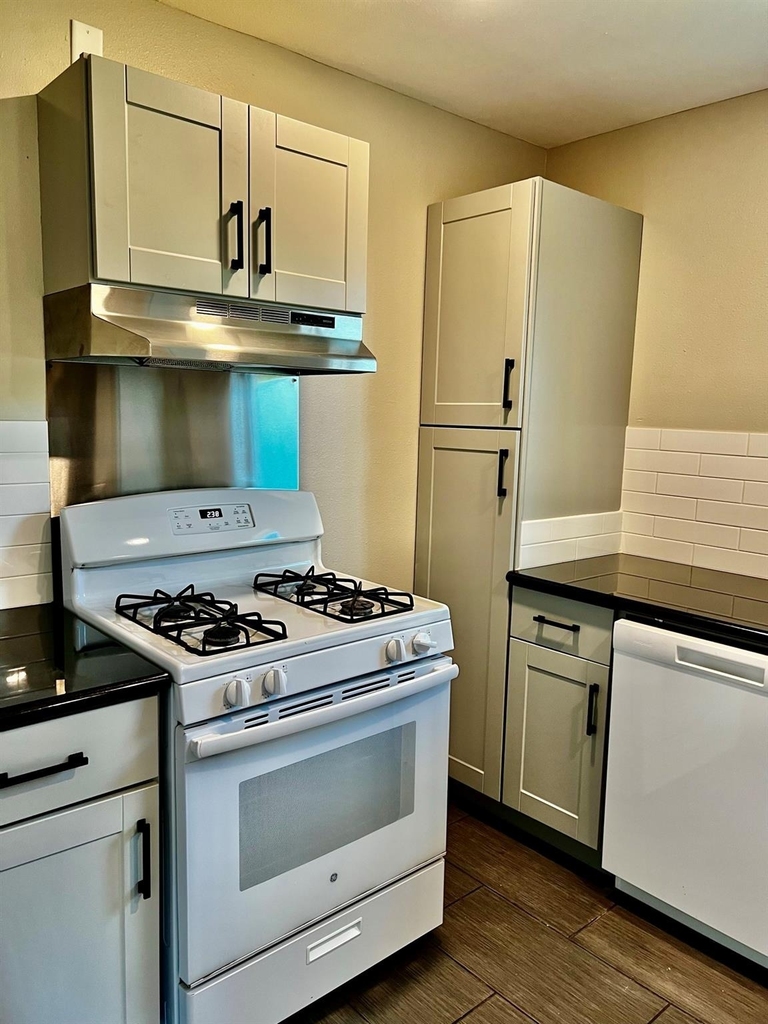 2411 Truxillo Street - Photo 3