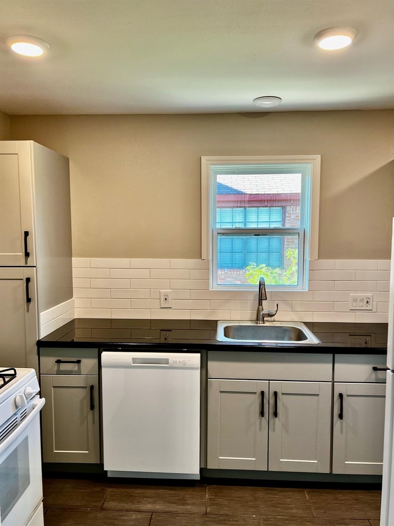 2411 Truxillo Street - Photo 4