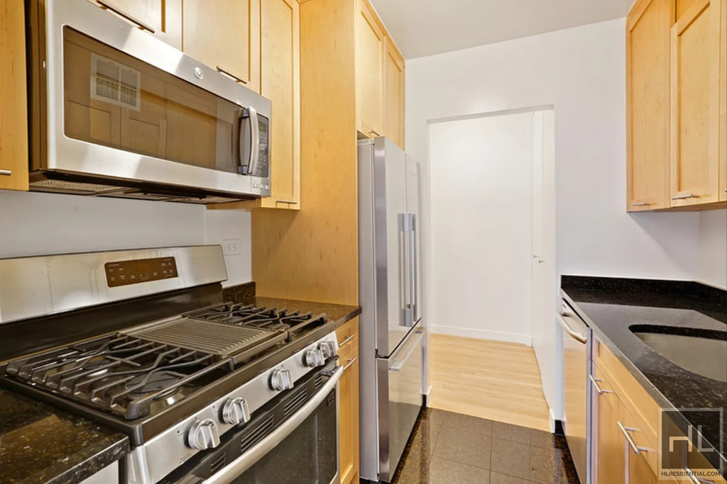West 87th Street - Photo 4