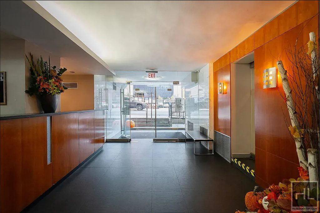 East 36 Street - Photo 4