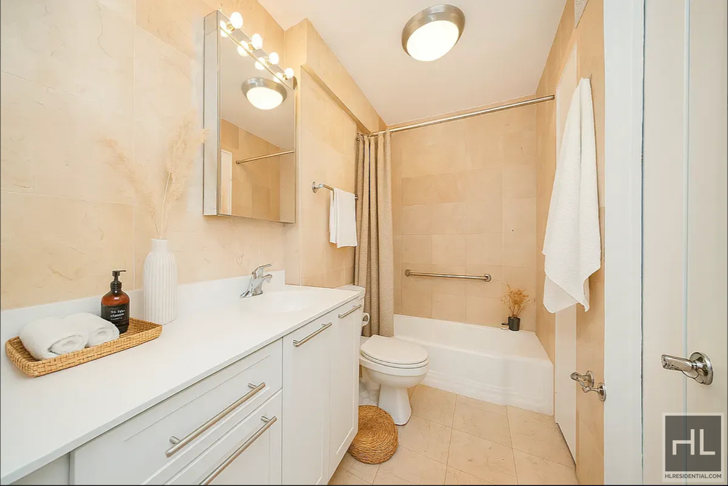 East 36 Street - Photo 3