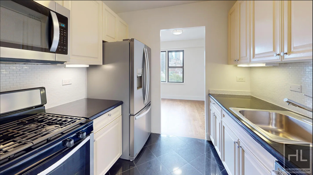 East 63 Street - Photo 6