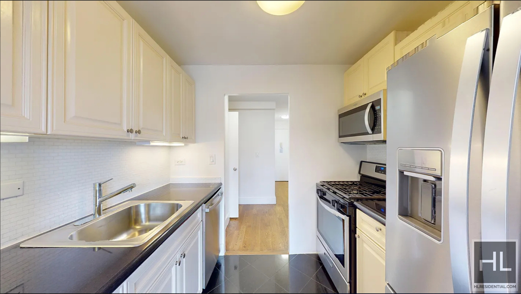 East 63 Street - Photo 7
