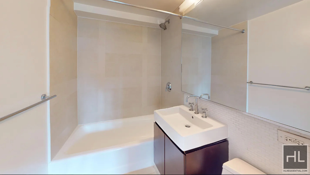 East 63 Street - Photo 9