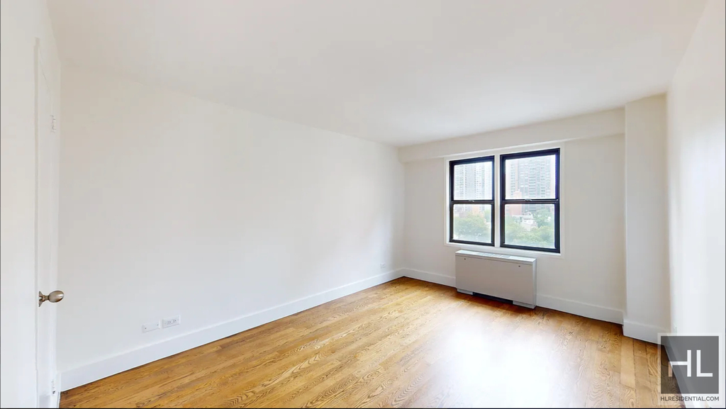 East 63 Street - Photo 5