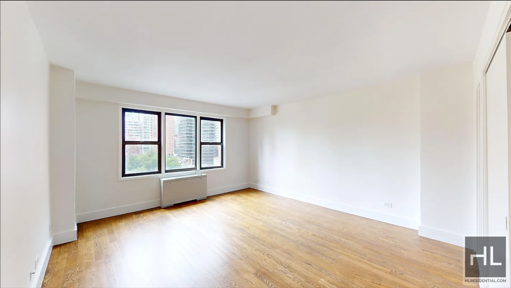 East 63 Street - Photo 4