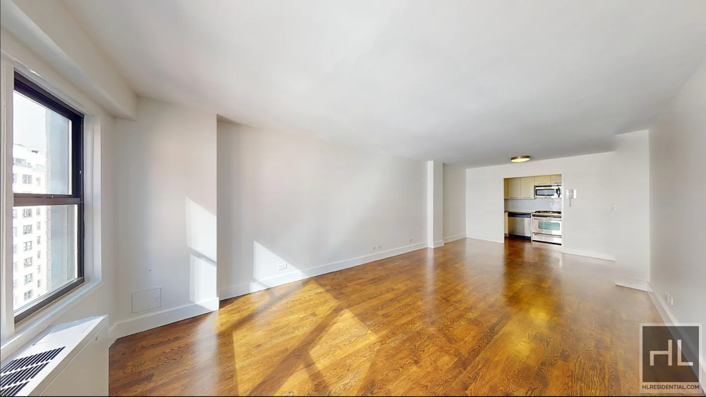 East 63 Street - Photo 2
