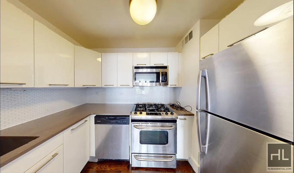East 63 Street - Photo 4
