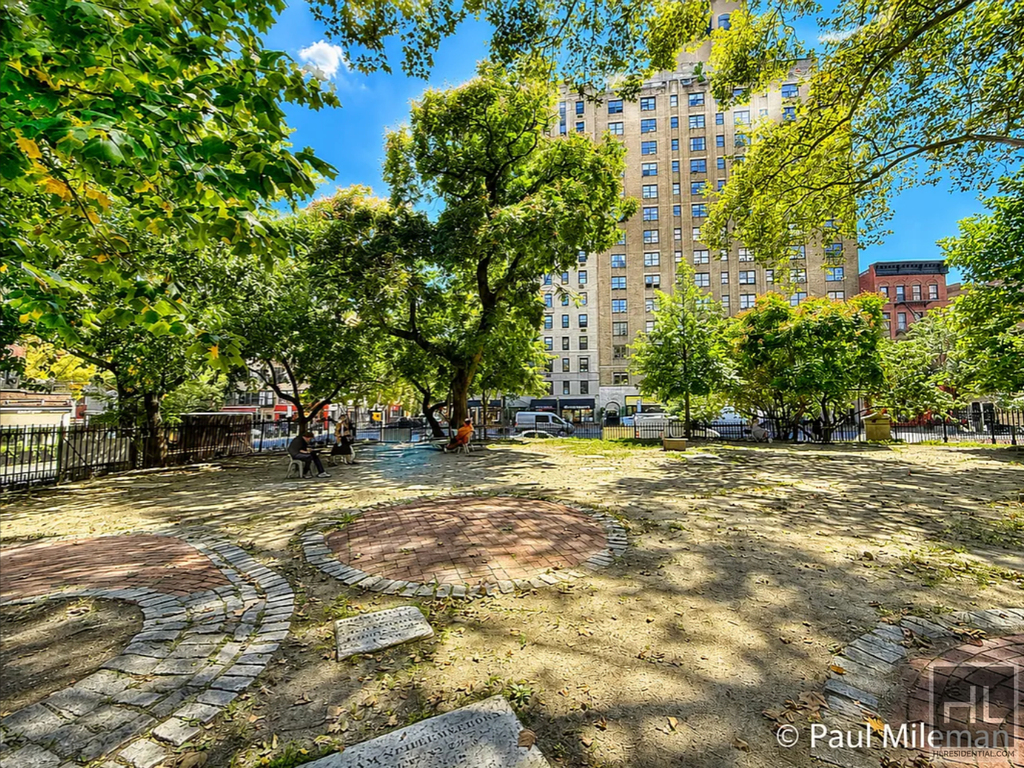 Second Avenue - Photo 17