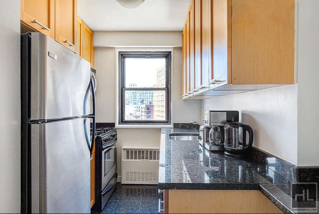 Fourth Avenue - Photo 2