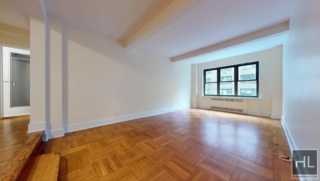 East 56 Street - Photo 3
