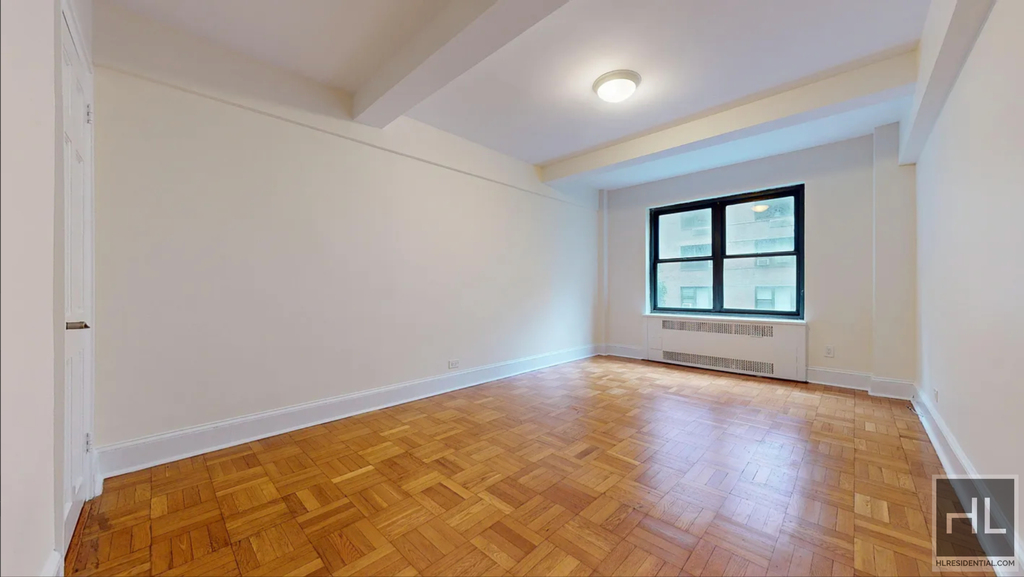 East 56 Street - Photo 8