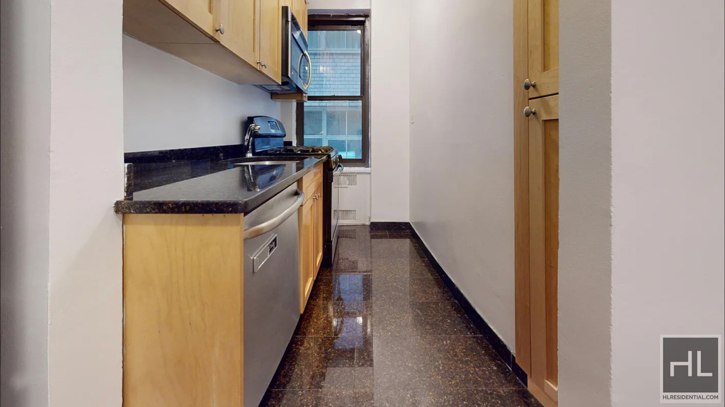 East 56 Street - Photo 7