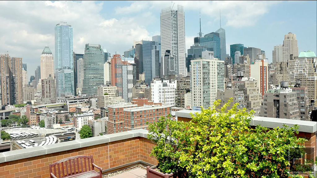 West 35th Street - Photo 8
