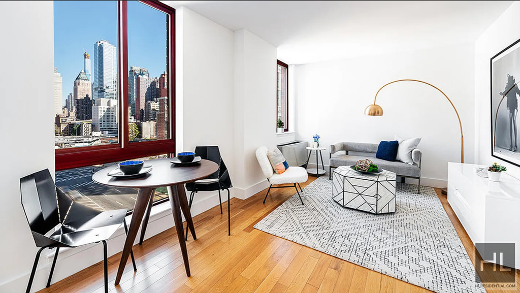 West 35th Street - Photo 2