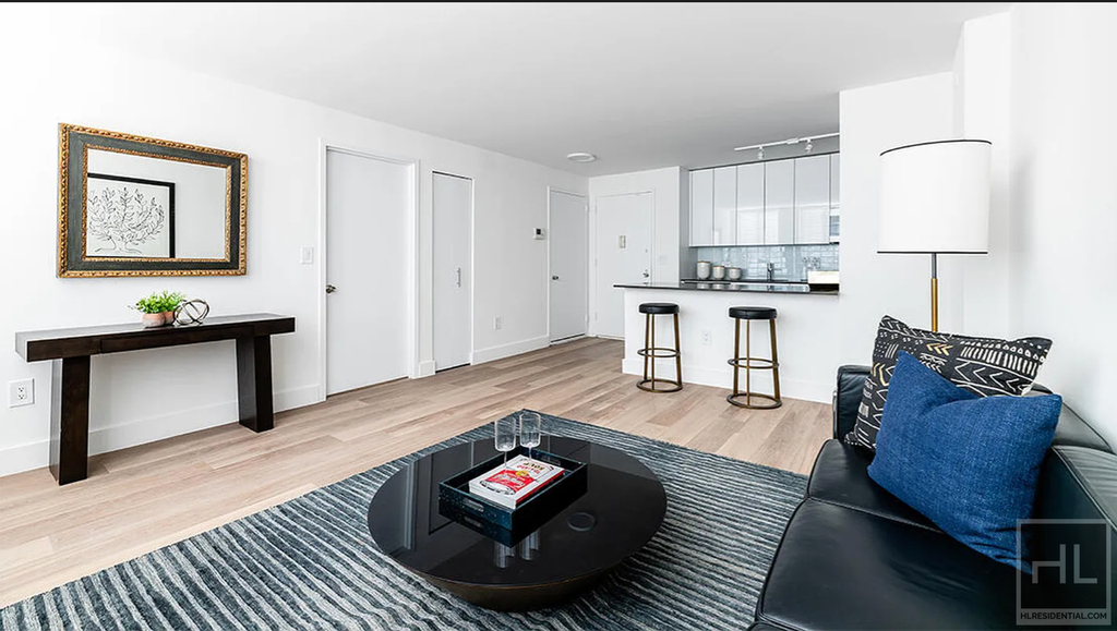 West 35th Street - Photo 3