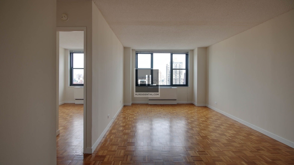 East 83rd Street - Photo 6
