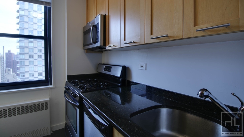 East 83rd Street - Photo 3