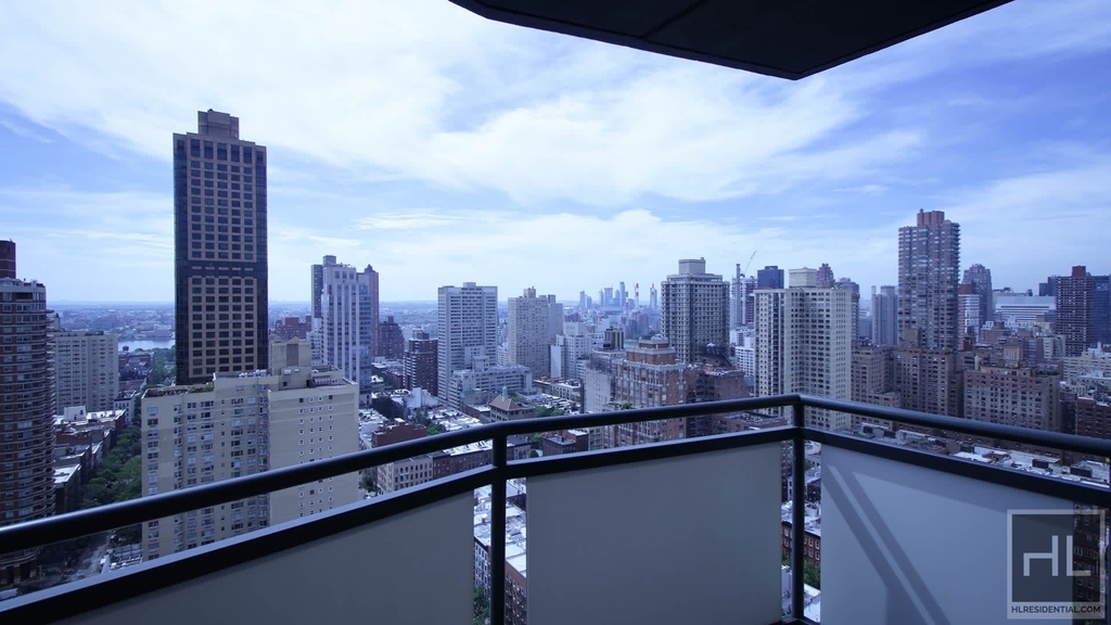 East 83rd Street - Photo 14
