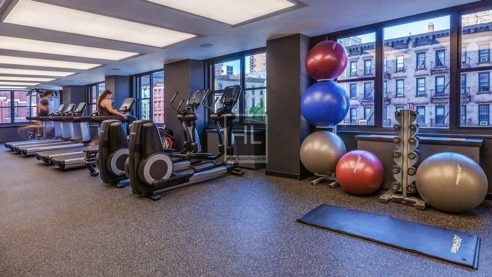 East 83rd Street - Photo 8