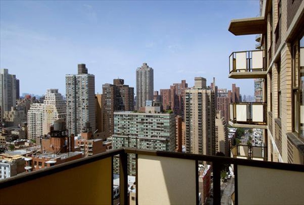 East 83rd Street - Photo 6