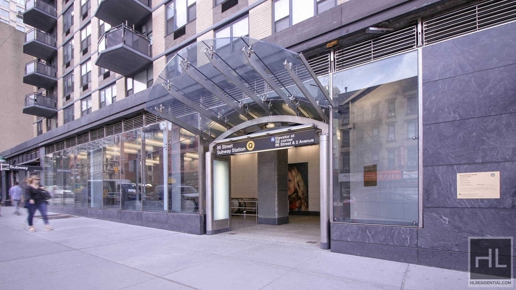 East 83rd Street - Photo 12