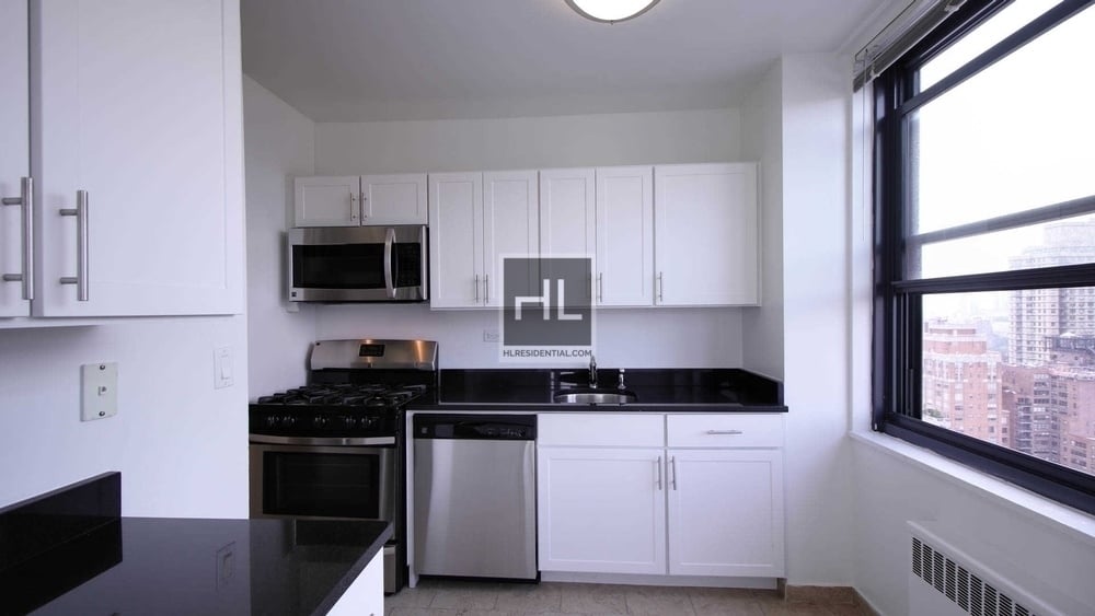 East 83rd Street - Photo 0