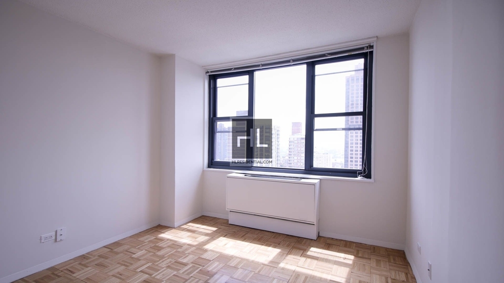 East 83rd Street - Photo 2
