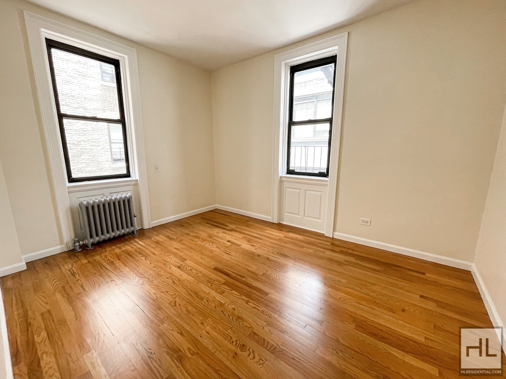 West 45 Street - Photo 1