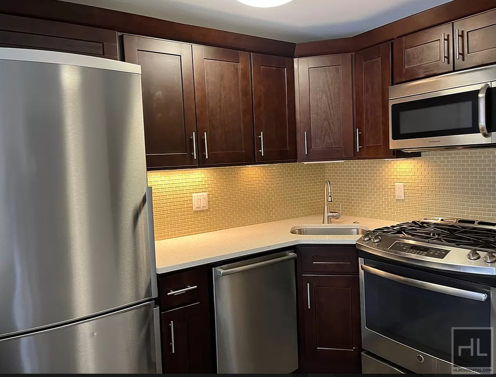 East 91st Street - Photo 8