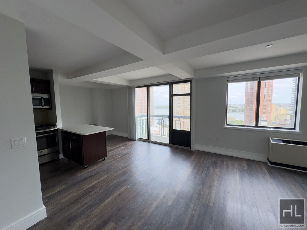 East 91st Street - Photo 7