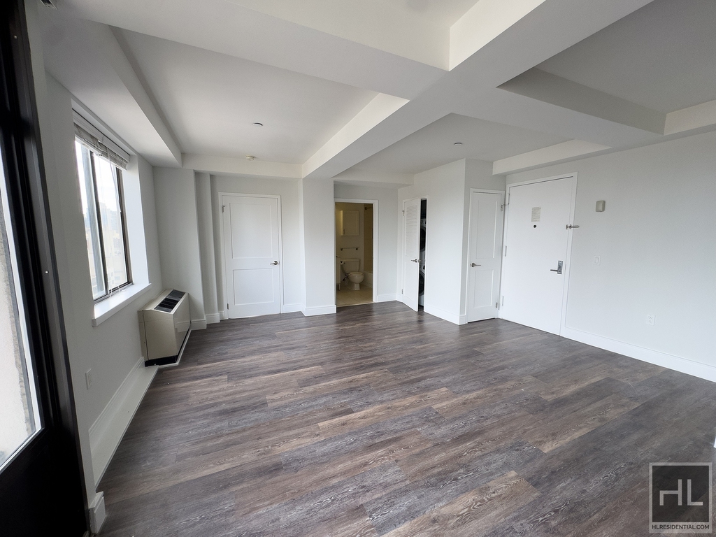 East 91st Street - Photo 5