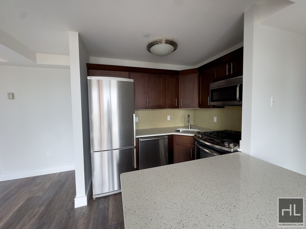 East 91st Street - Photo 6