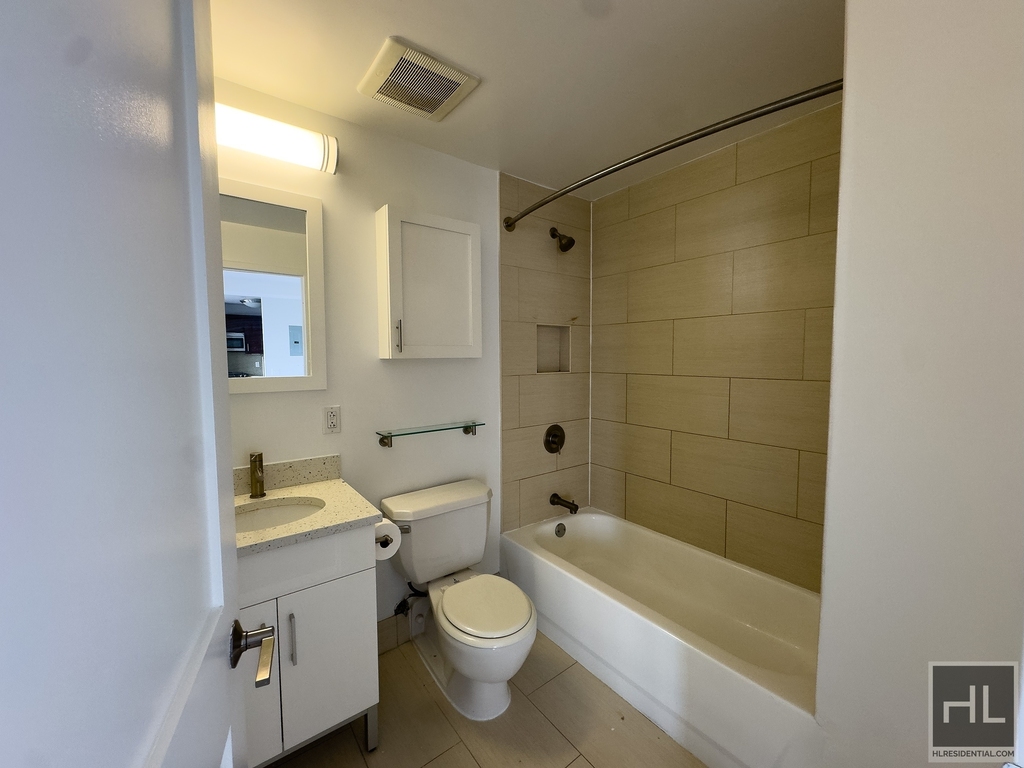 East 91st Street - Photo 4