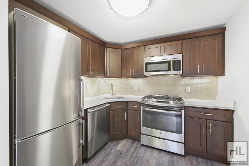 East 91st Street - Photo 2