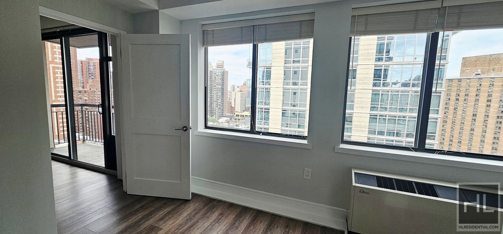 East 91st Street - Photo 9