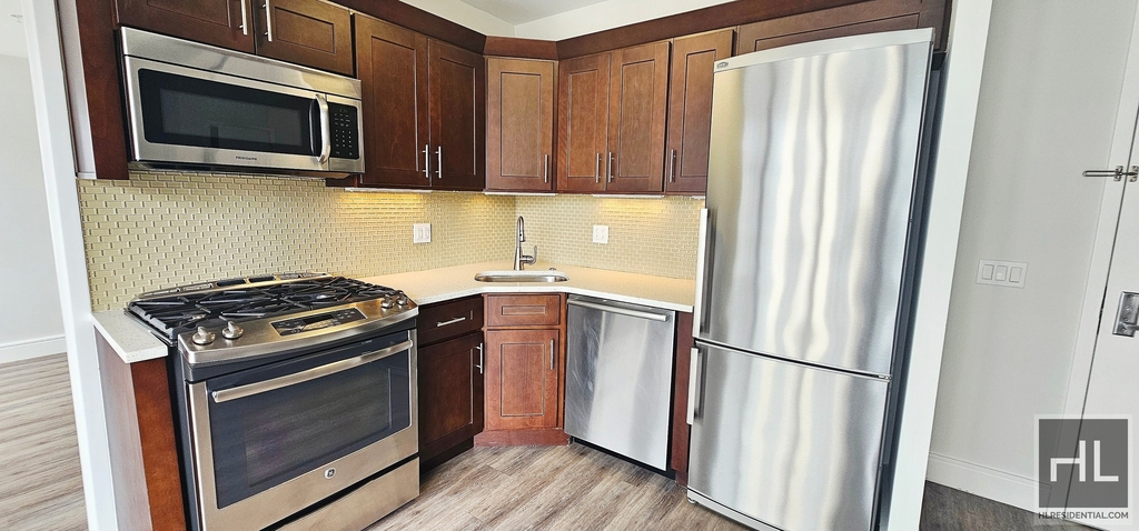 East 91st Street - Photo 10