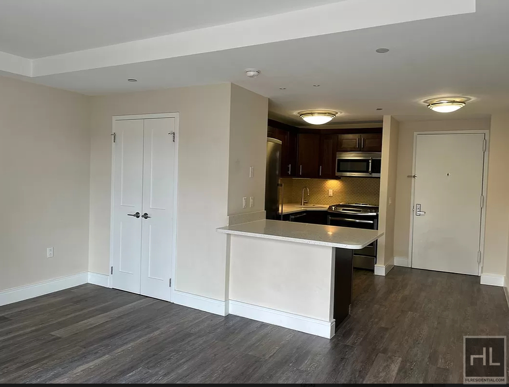 East 91st Street - Photo 10