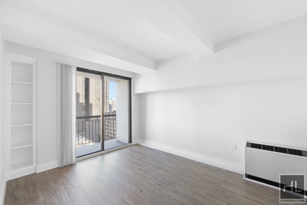 East 91st Street - Photo 2