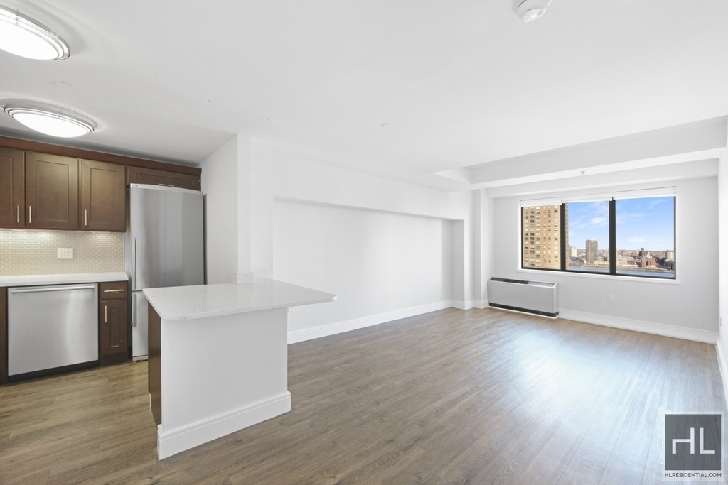 East 91st Street - Photo 3