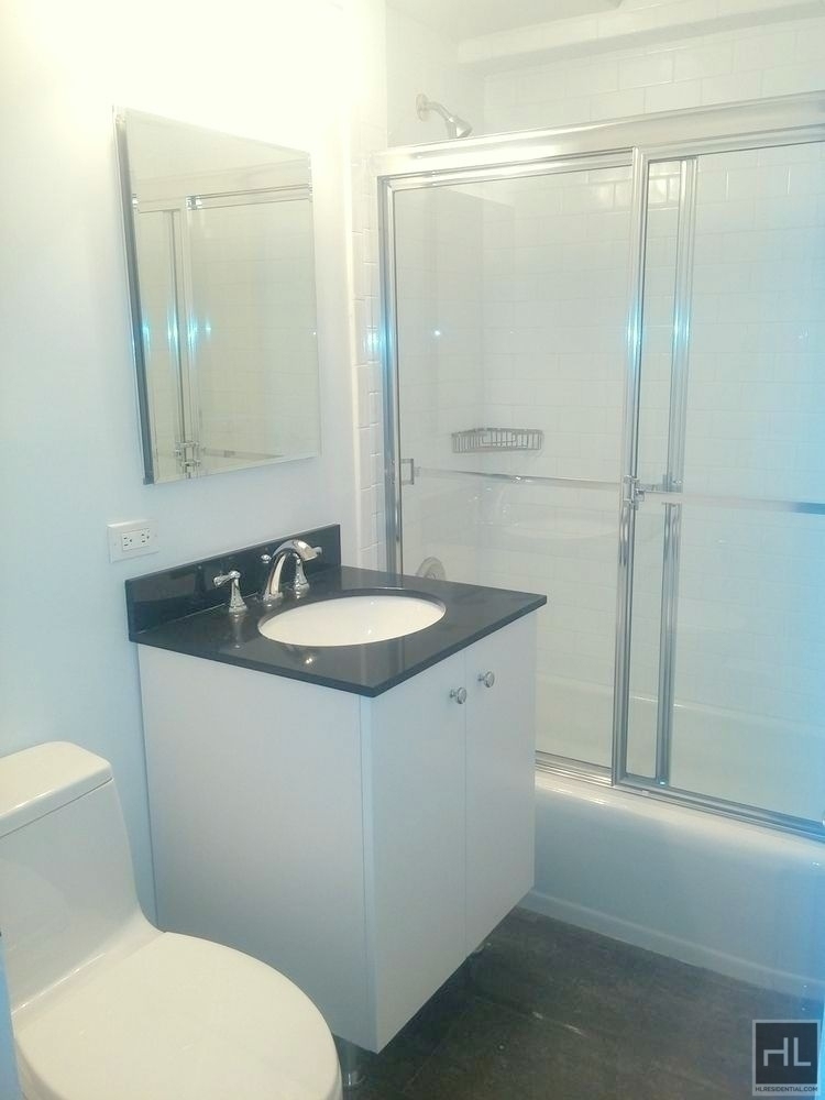 East 46th Street - Photo 4