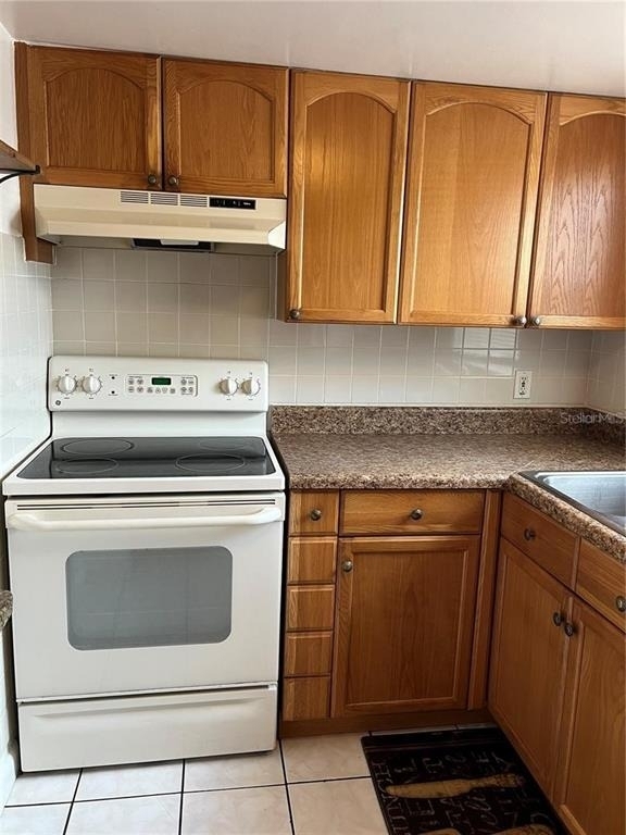 8542 10th Street N - Photo 3