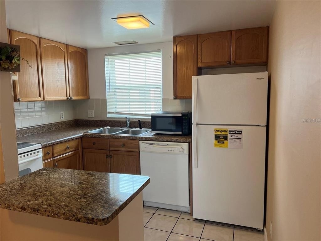 8542 10th Street N - Photo 2